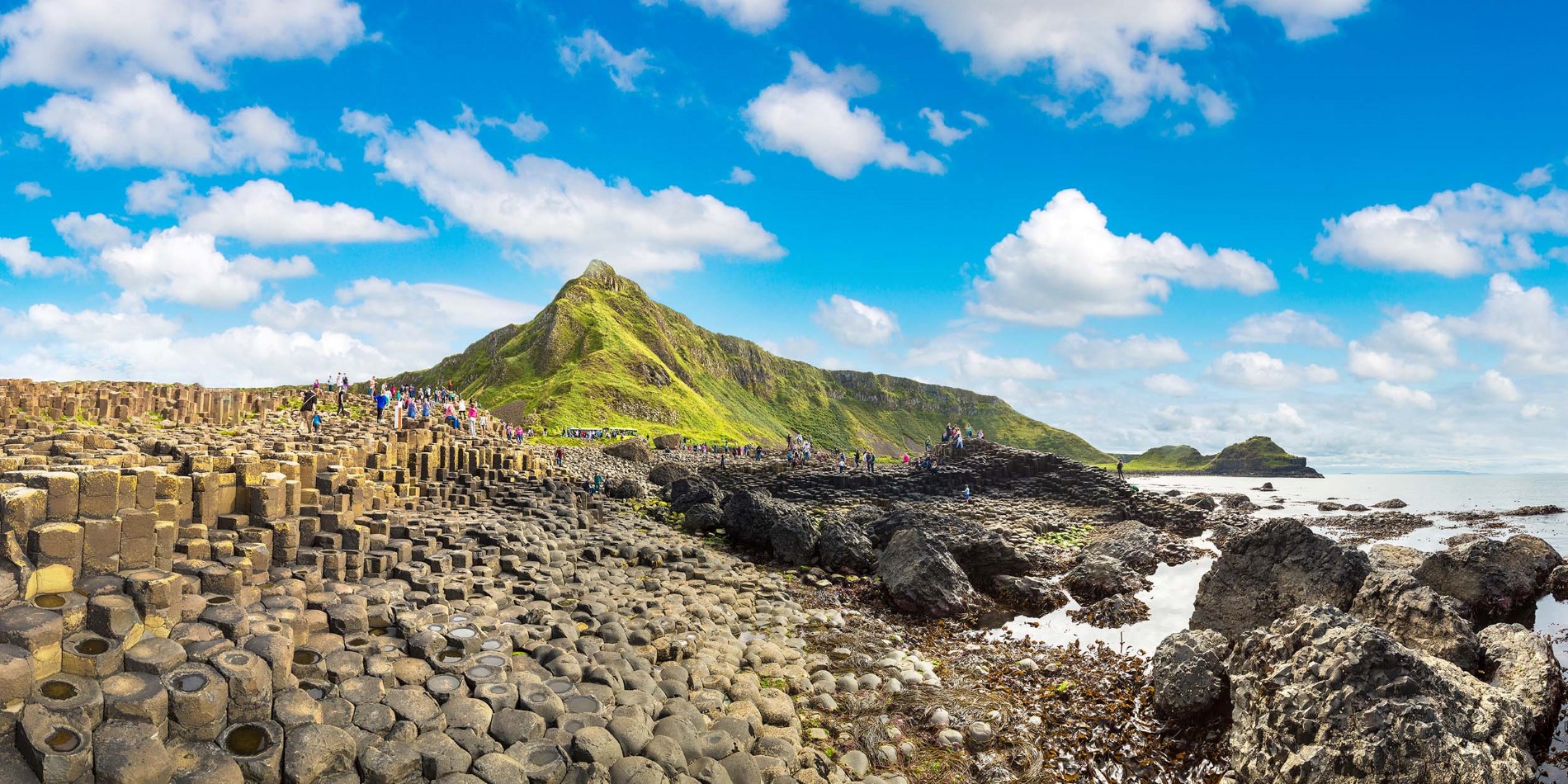 Experience the rugged Giant´s Causeway.
