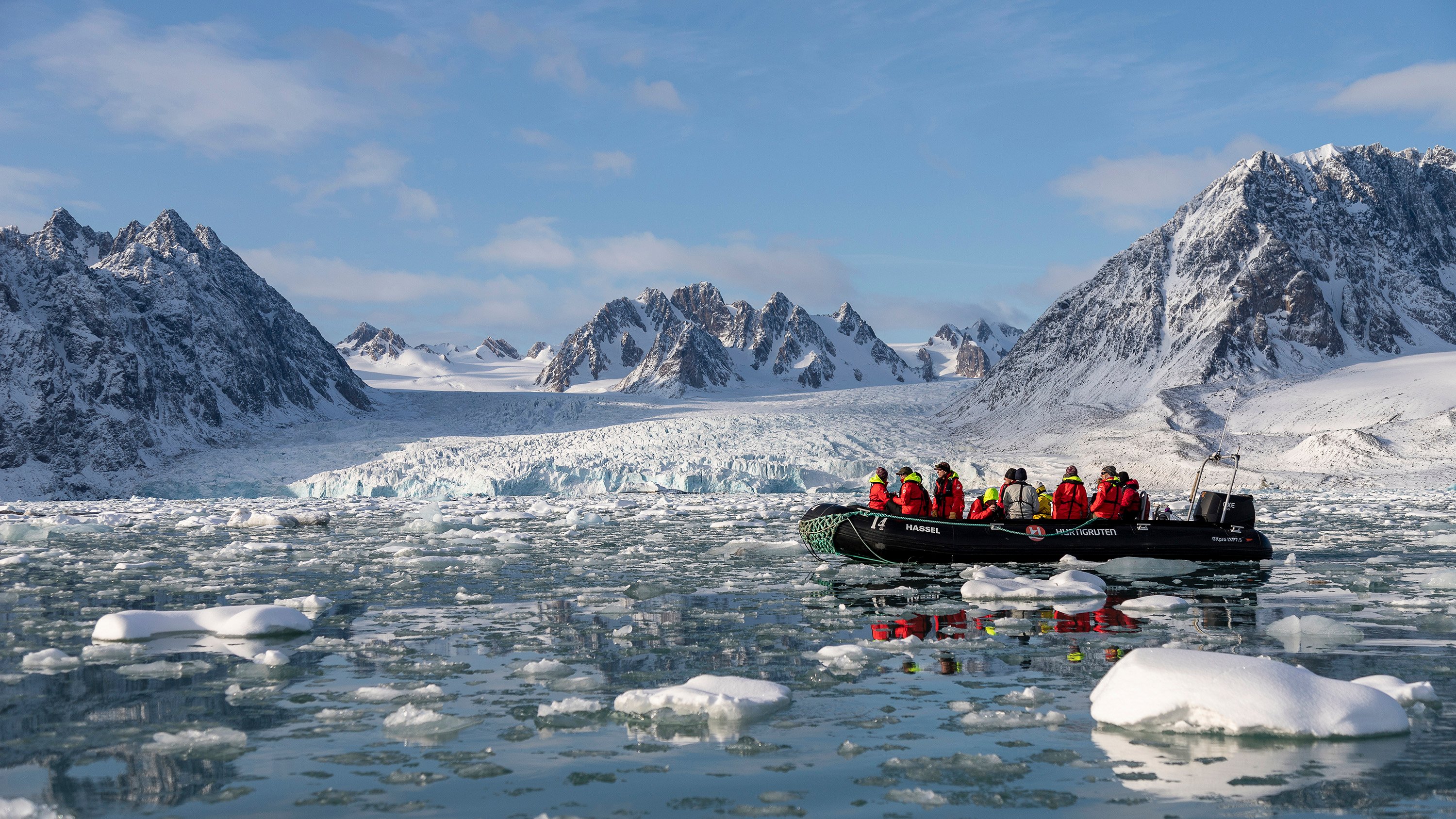Circumnavigating Svalbard | Hurtigruten Expeditions