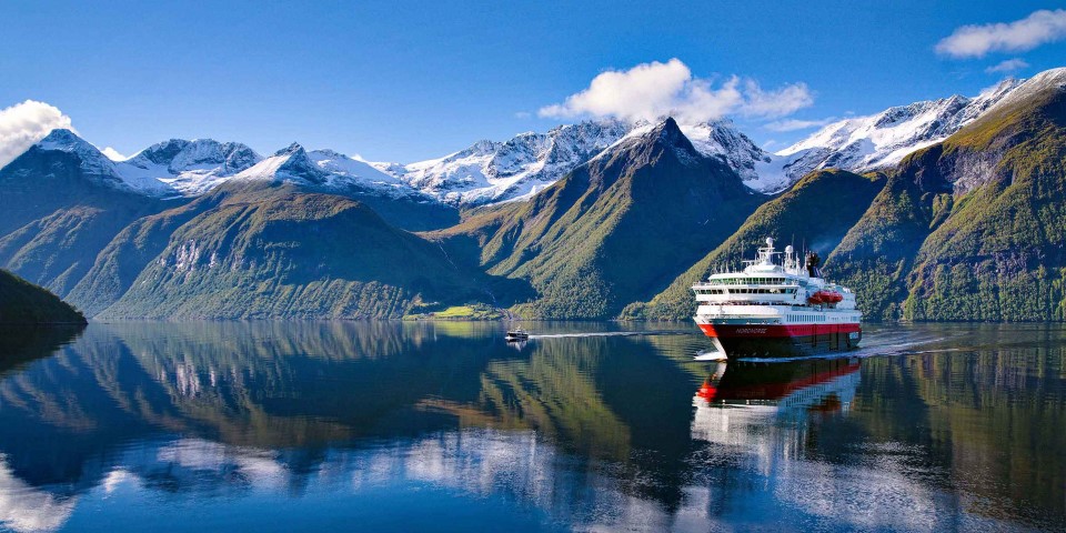 In autumn we sail into the beautiful Hjørundfjord