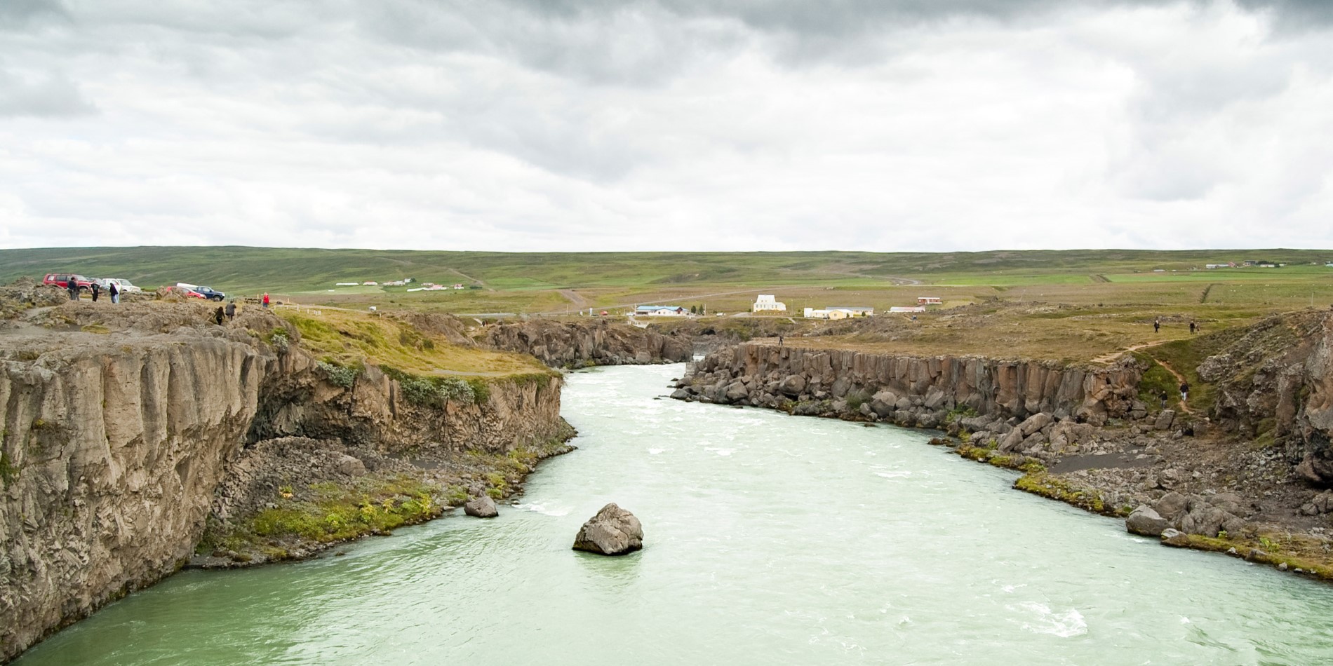 Skjálfandafljót River is originating from Vatnajökull 