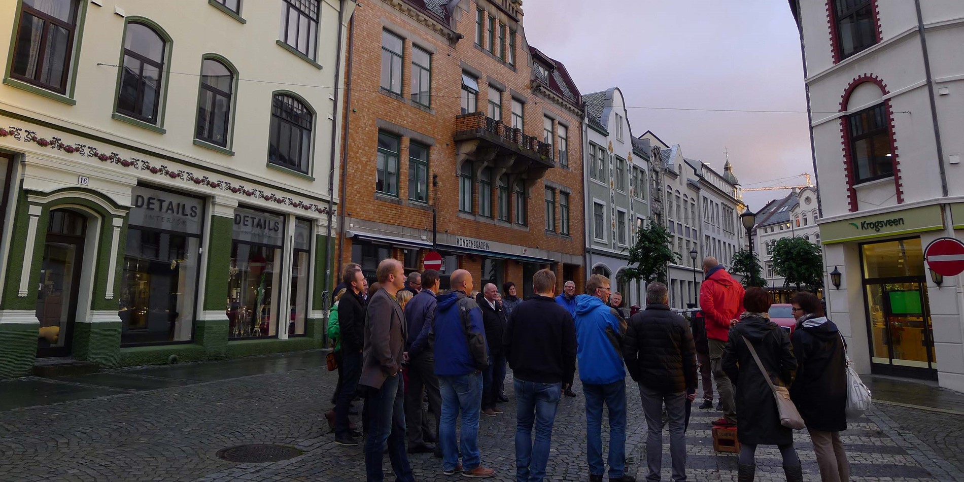 On this 2-hour walk you will see the architecture of Ålesund and hear the story behind it