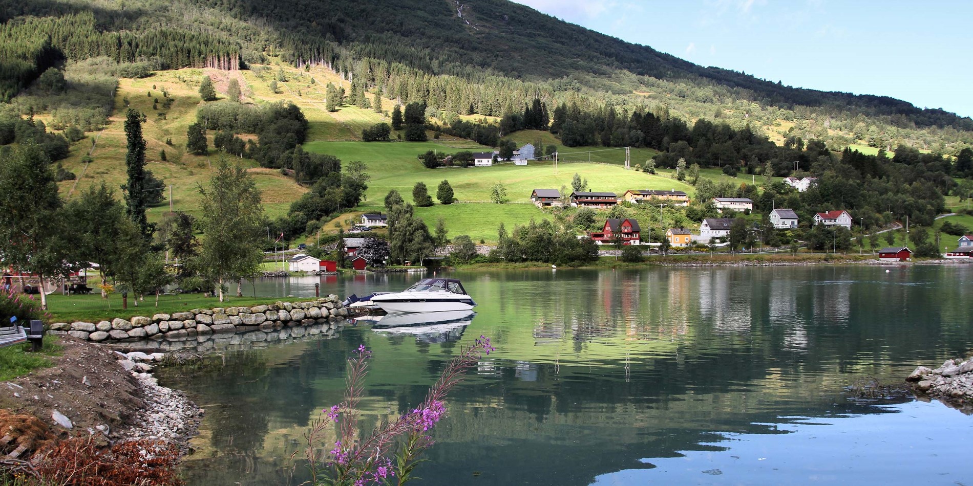 Small village in Nordfjord