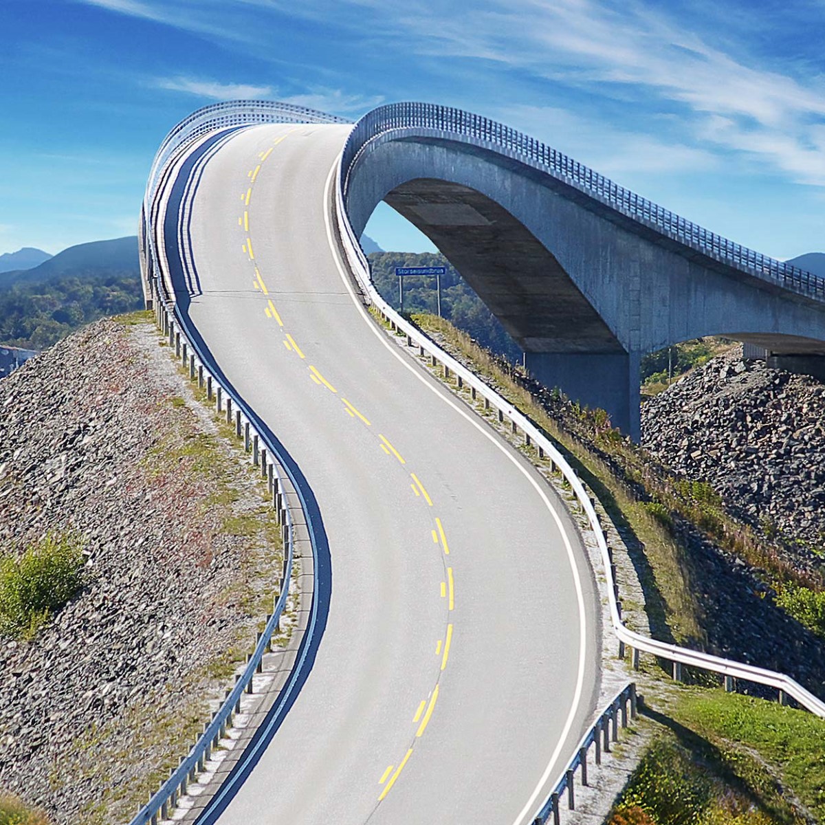 The Atlantic Ocean Road | Attractions in Norway | Hurtigruten