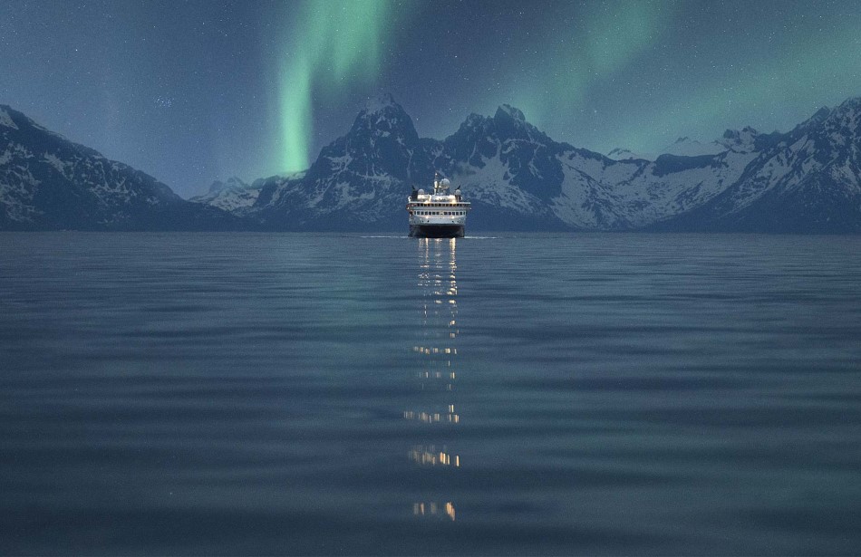 Northern Lights Cruises in Norway | Hurtigruten Norwegian