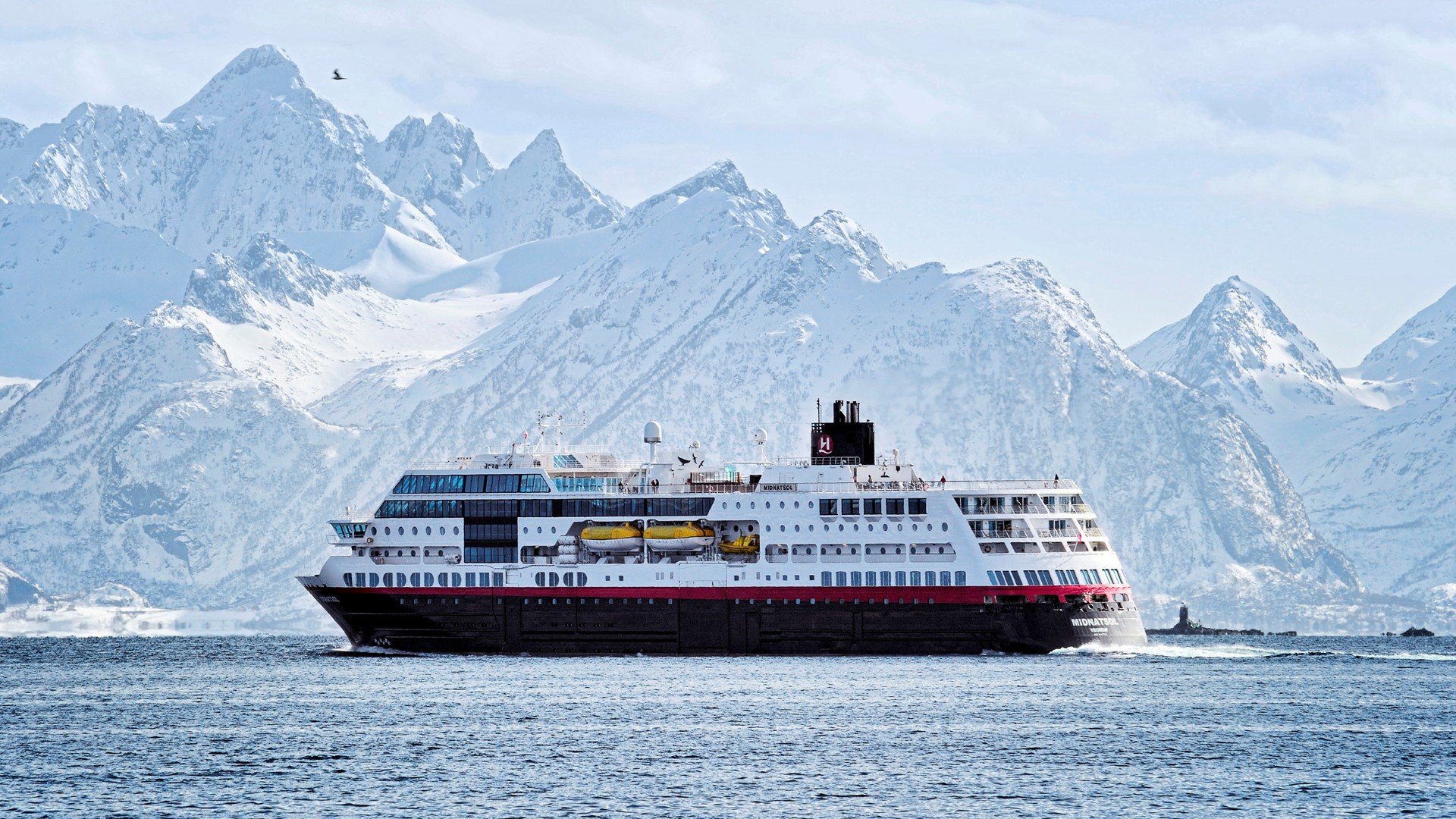 hurtigruten-world-s-first-hybrid-expedition-vessel-in-antarctica