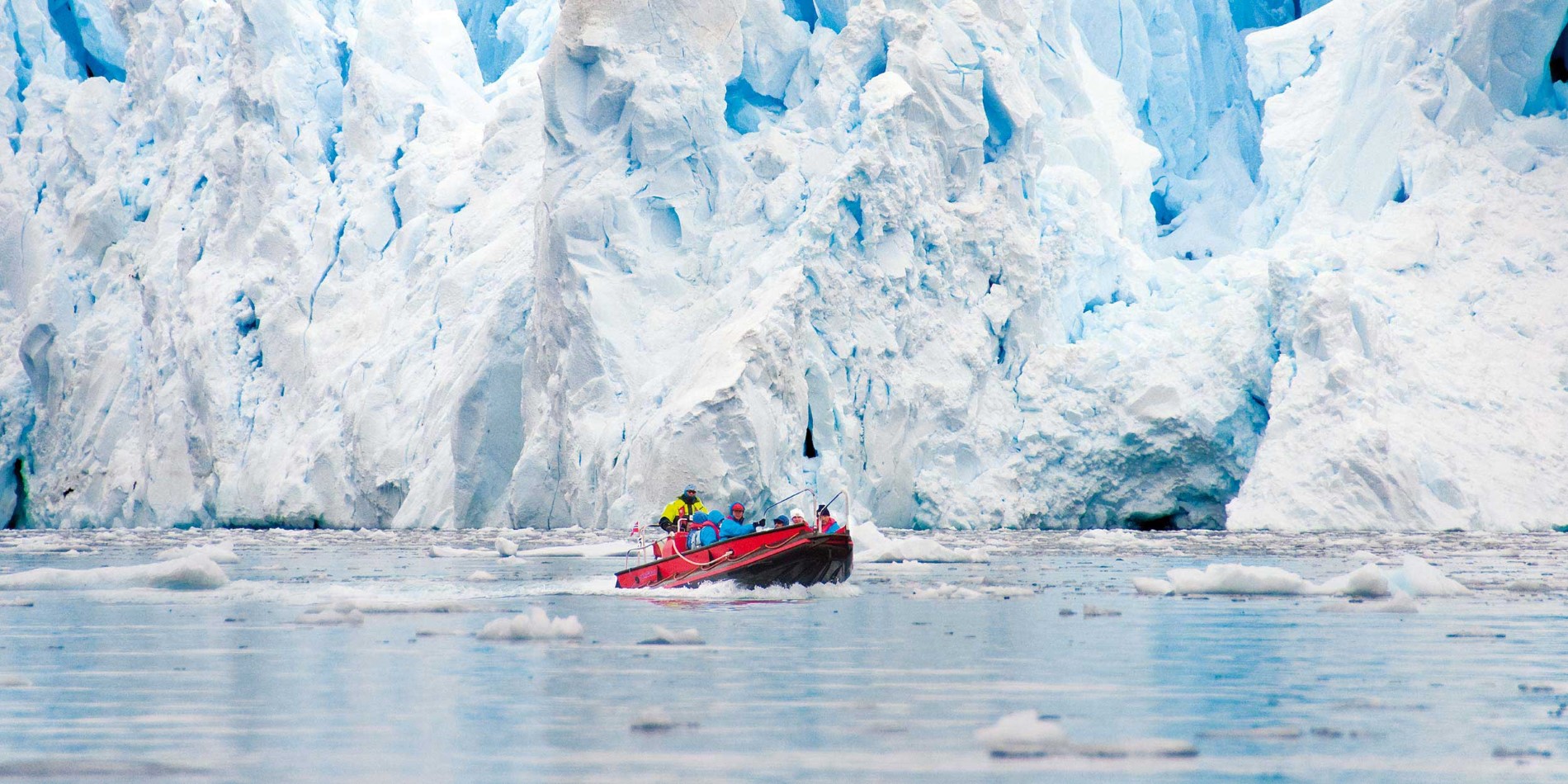 Polarcirkel boat going past iceberg